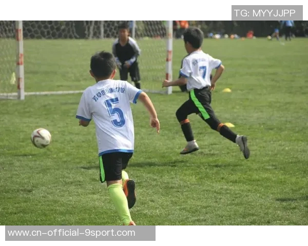 快乐足球训练营让孩子们在欢笑中成长与进步